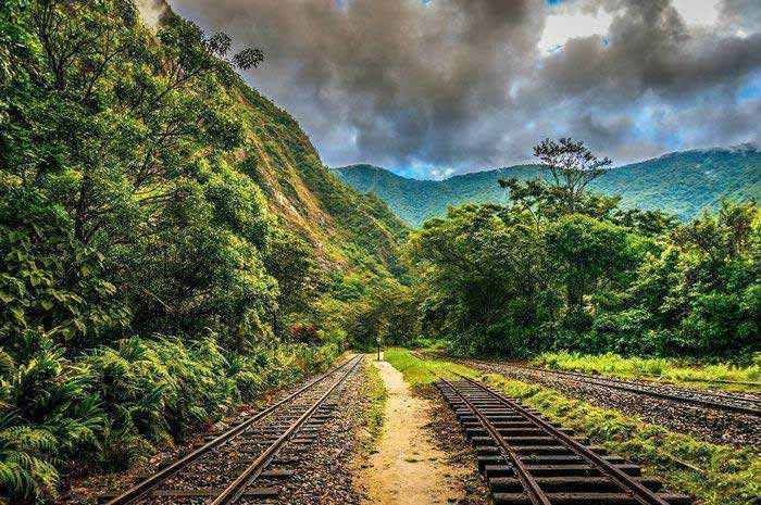 Un probable recorrido por la poesía del país