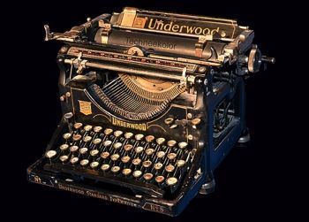 "Todos los poetas han salido de la tecla U. de la Underwod"